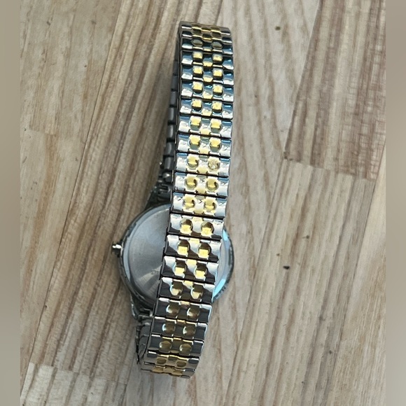 Timex Ladies Watch Indiglo White Dial Two Tone Stainless Bracelet Date Window - Picture 7 of 9